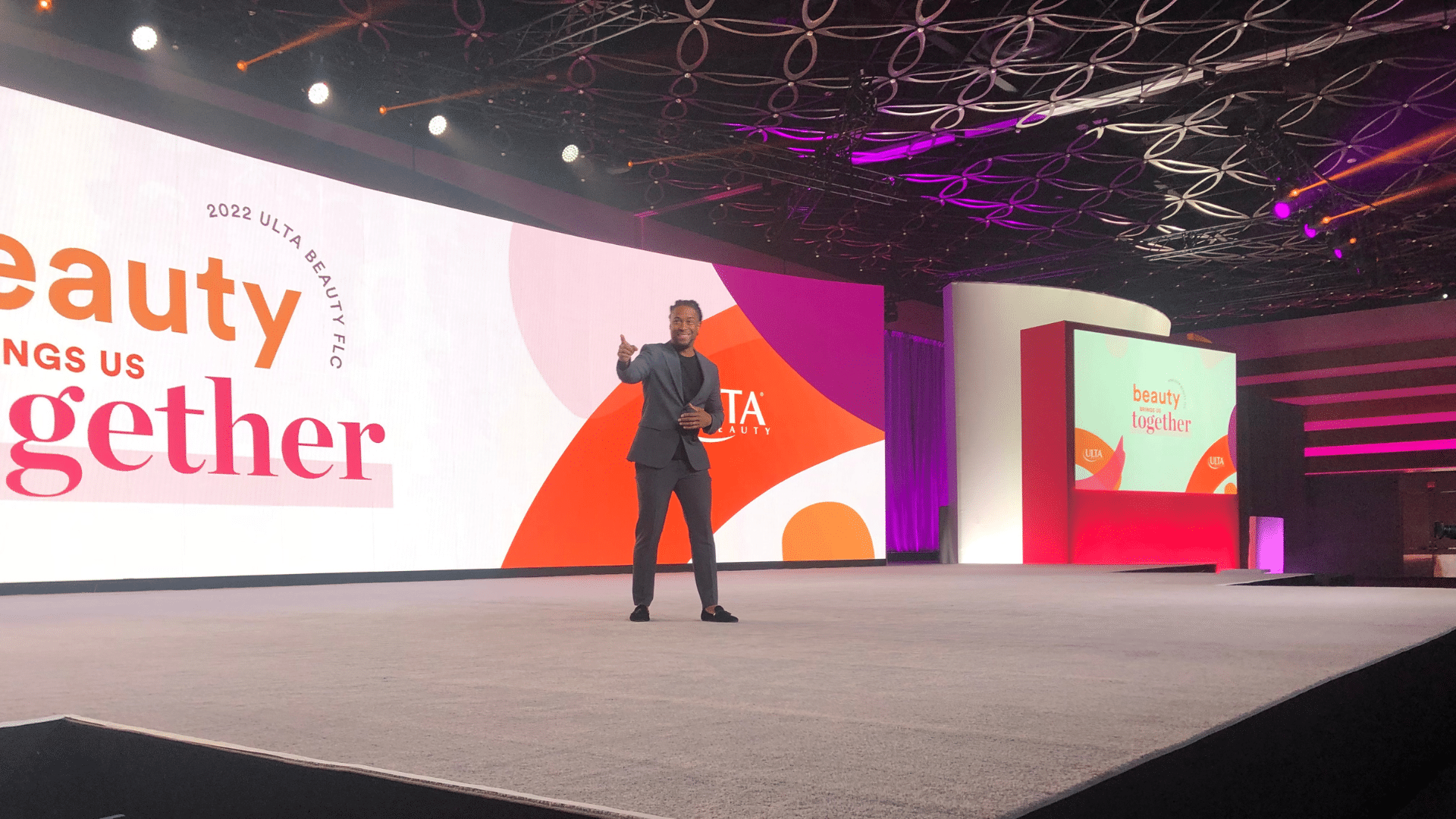 Long Beach Event MC Will Gill on stage pointing at crowd at The Ulta Beauty Corporate Conference