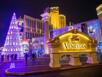 The venetian logo big christmass tree full of lights and many people
