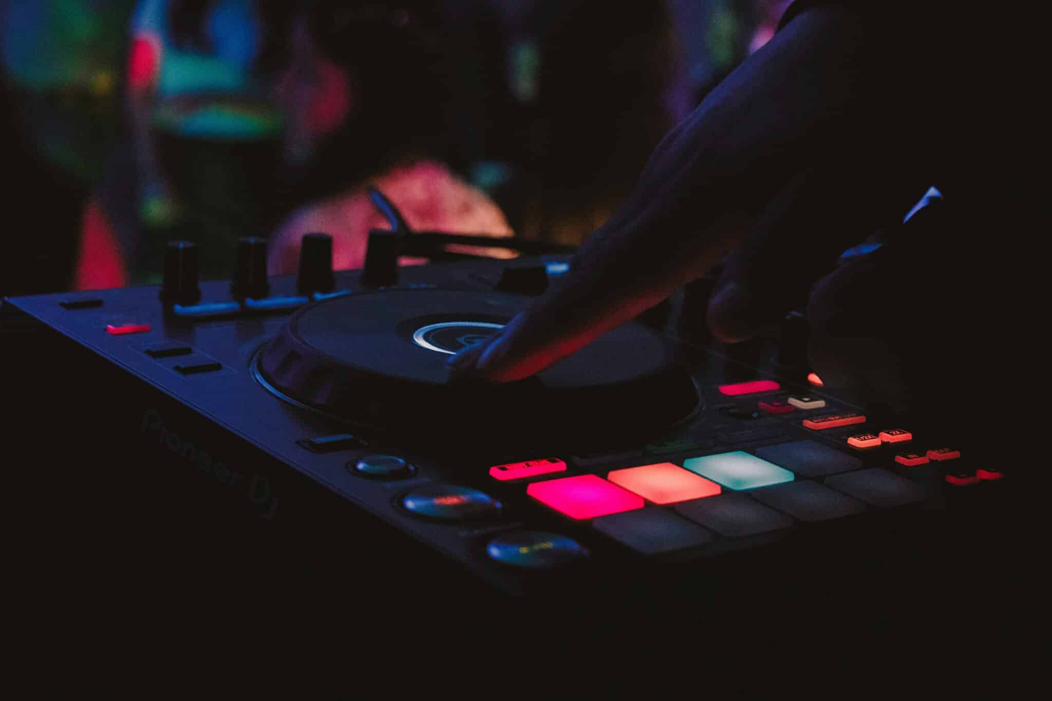 DJ mixer app