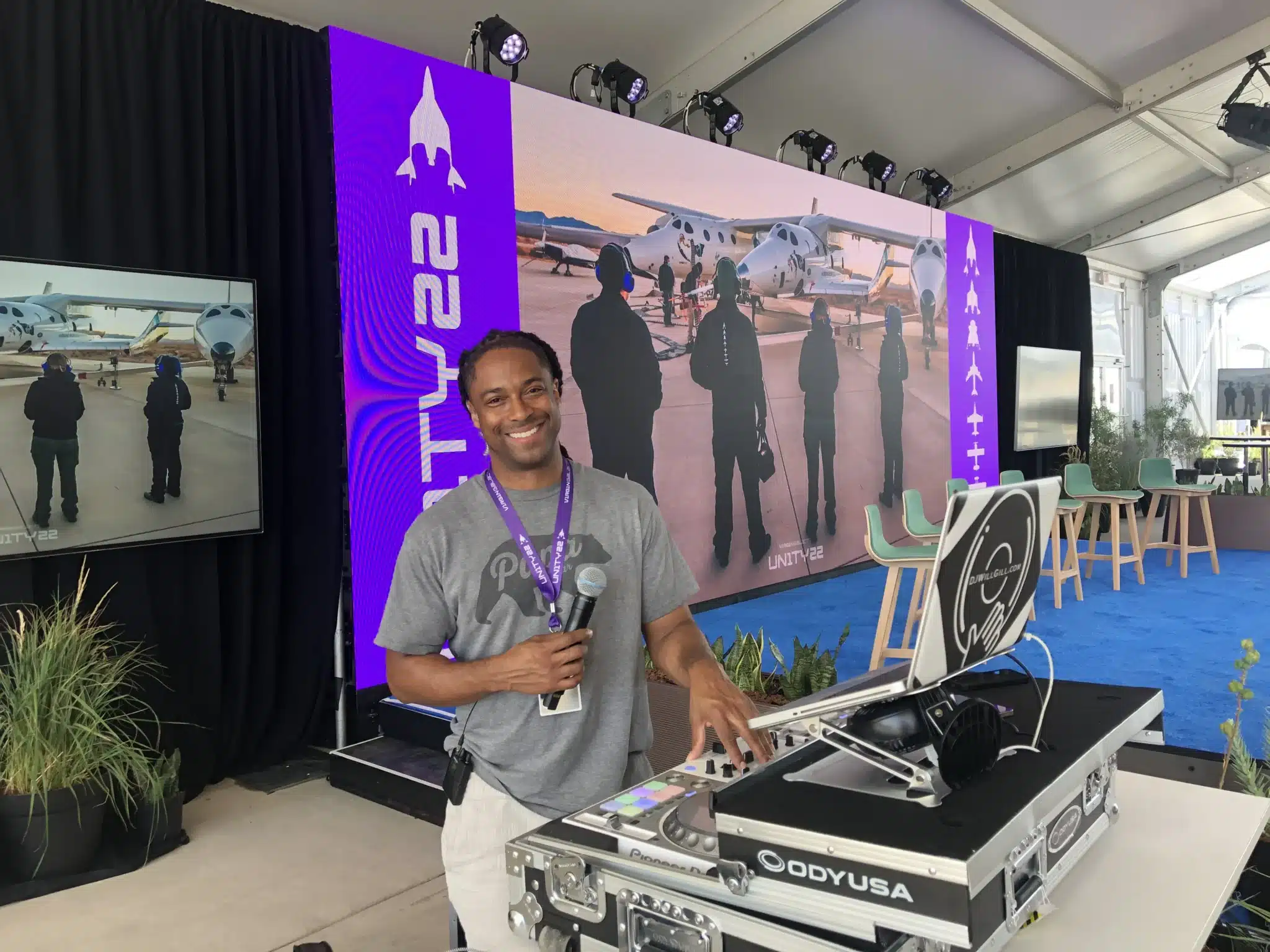 Will Gill performing at a corporate general session