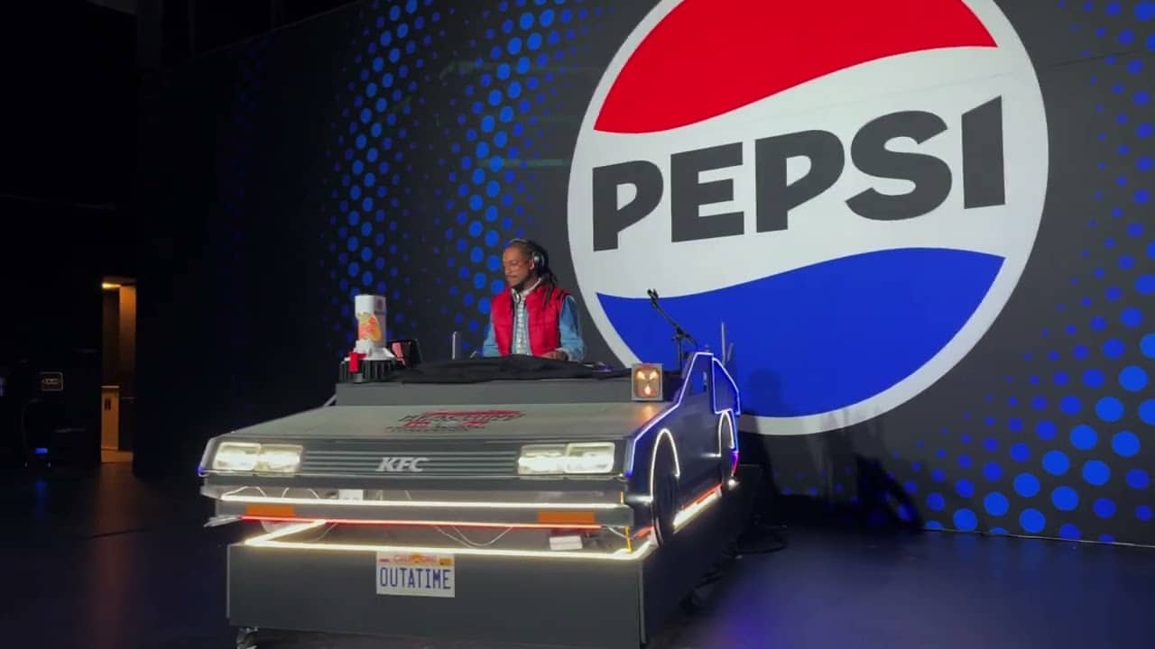 Will Gill performing at corporate conference event